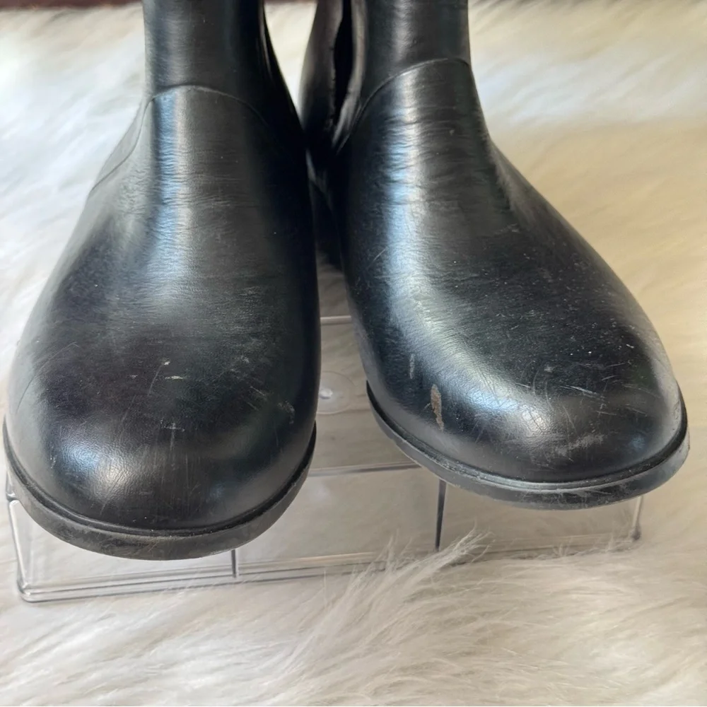 Woodbridge black outdoor
